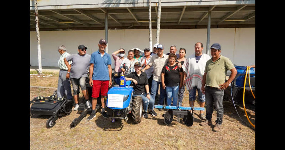 LA GOBERNACION DEL META ENTREGO KITS AGRICOLAS