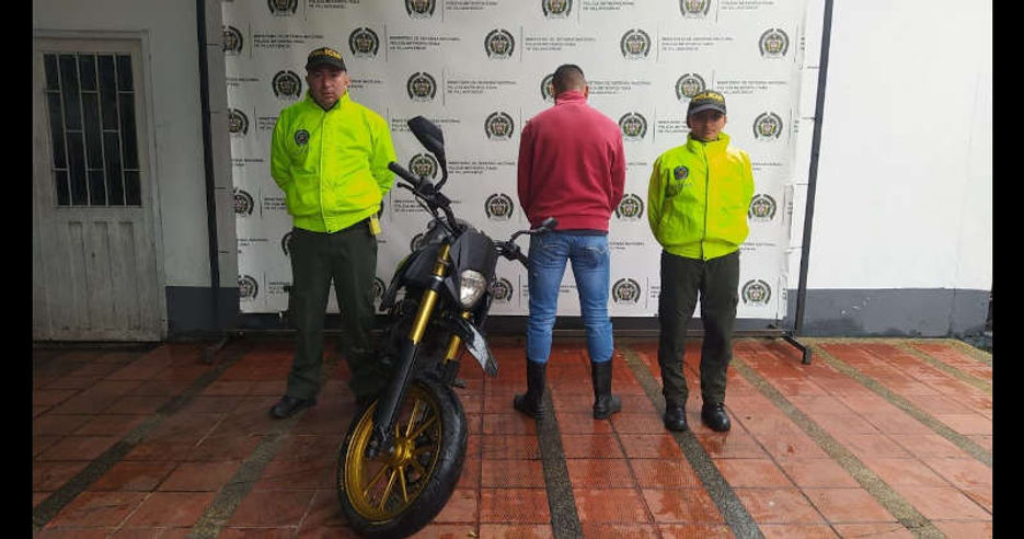 LA POLICIA RECUPERA UNA MOTOCICLETA HURTADA EN VILLAVICENCIO