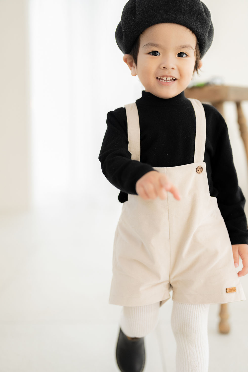 サムネイル： 【Popelin】Beige velvet short romper suit with pockets