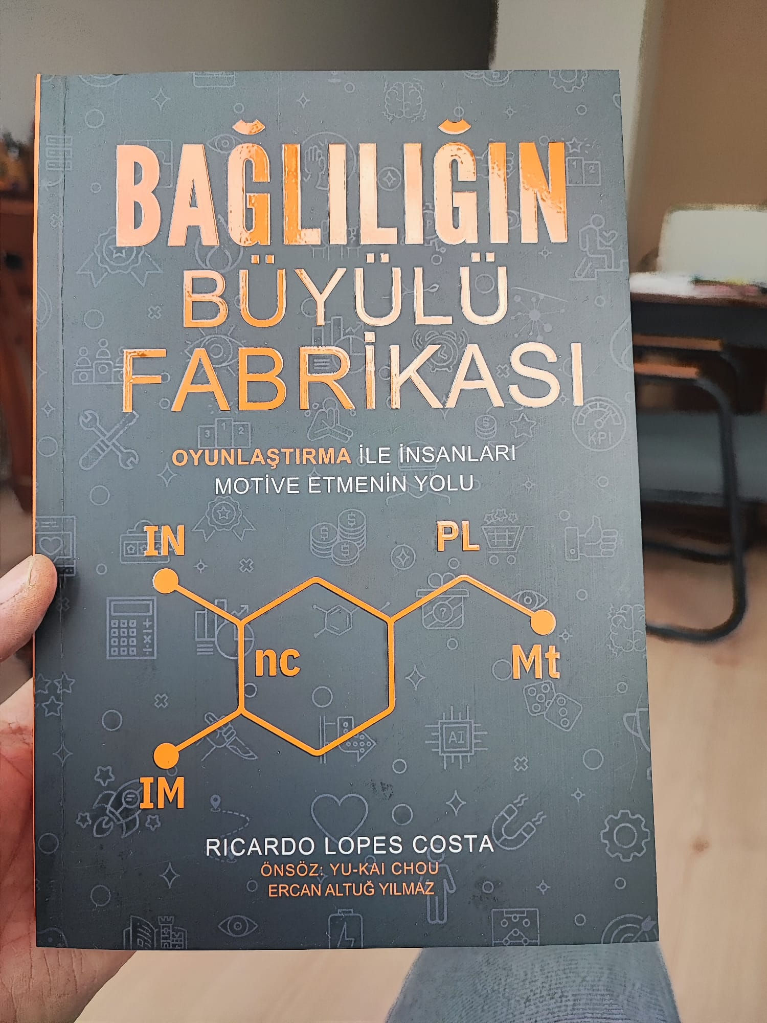 BAĞLILIĞIN BÜYÜLÜ FABRİKASI