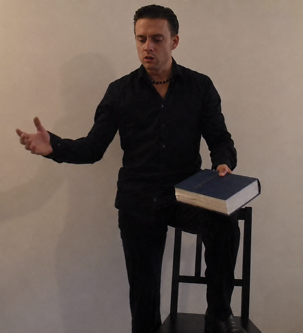 remo Vinzens as Hamlet