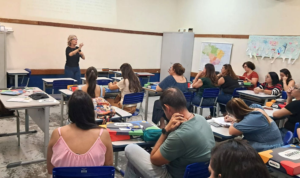 A Secretaria Municipal de Educação de Jaguariúna realizou, na quinta-feira (23/4), a primeira oficina do Projeto Banco +, reunindo professores do Ensino Fundamental I e coordenadores pedagógicos durante HTPC na Escola Municipal Professor Irineu Espedito Ferrari. O encontro marcou o início do projeto, com foco na formação continuada, troca de experiências e aprimoramento das práticas pedagógicas. Segundo a Secretaria, a iniciativa busca fortalecer o ensino e valorizar espaços colaborativos que impactam na qualidade da educação.