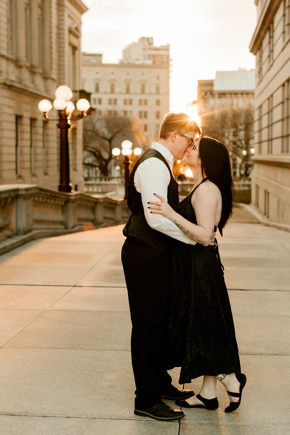 PA State Capitol Building, engagement pictures, engaged couple, sunset, historic building
