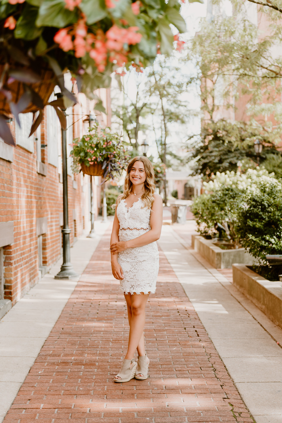 high school senior getting senior pictures in Downtown York, PA