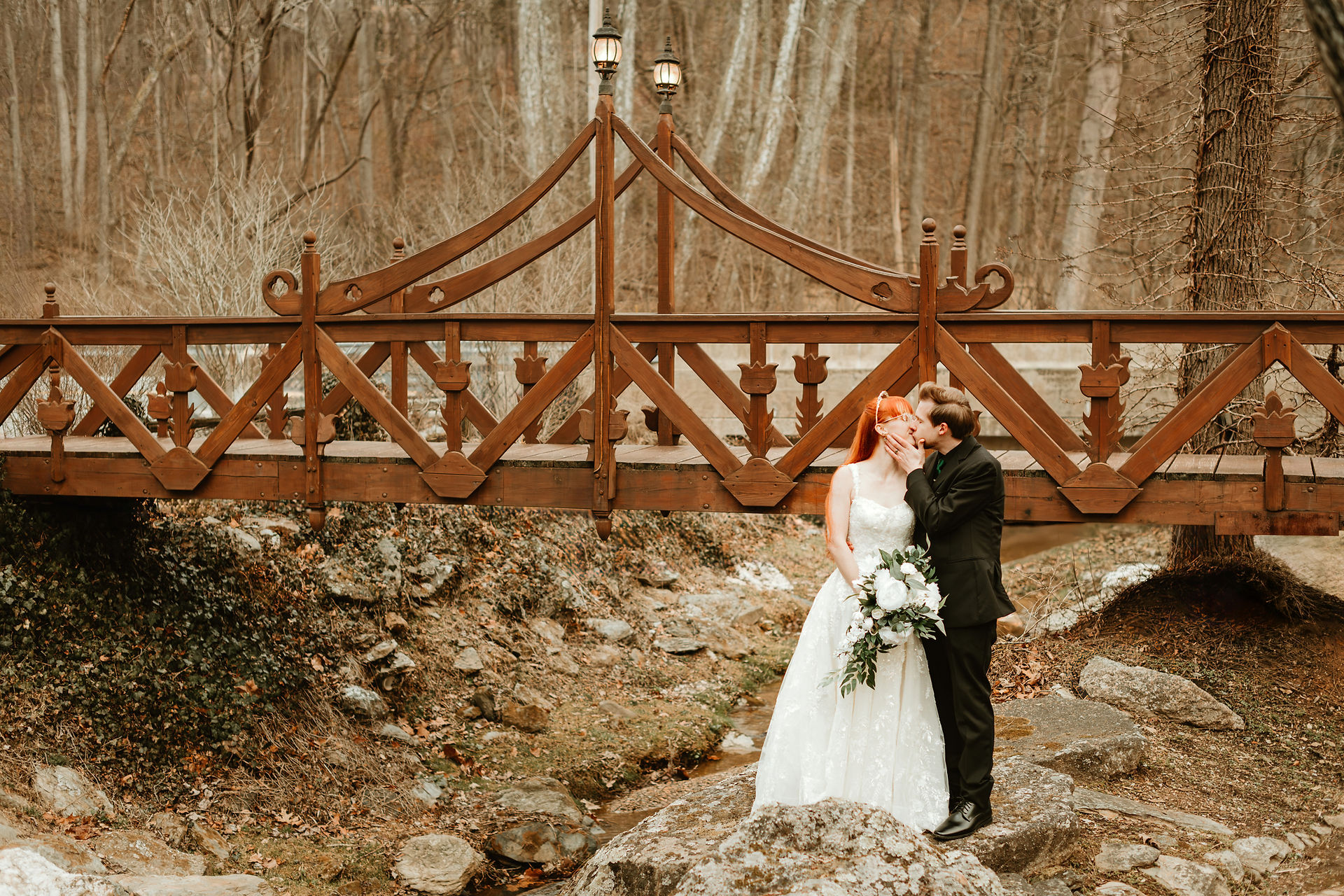 bride and groom at the stone mill inn 1792