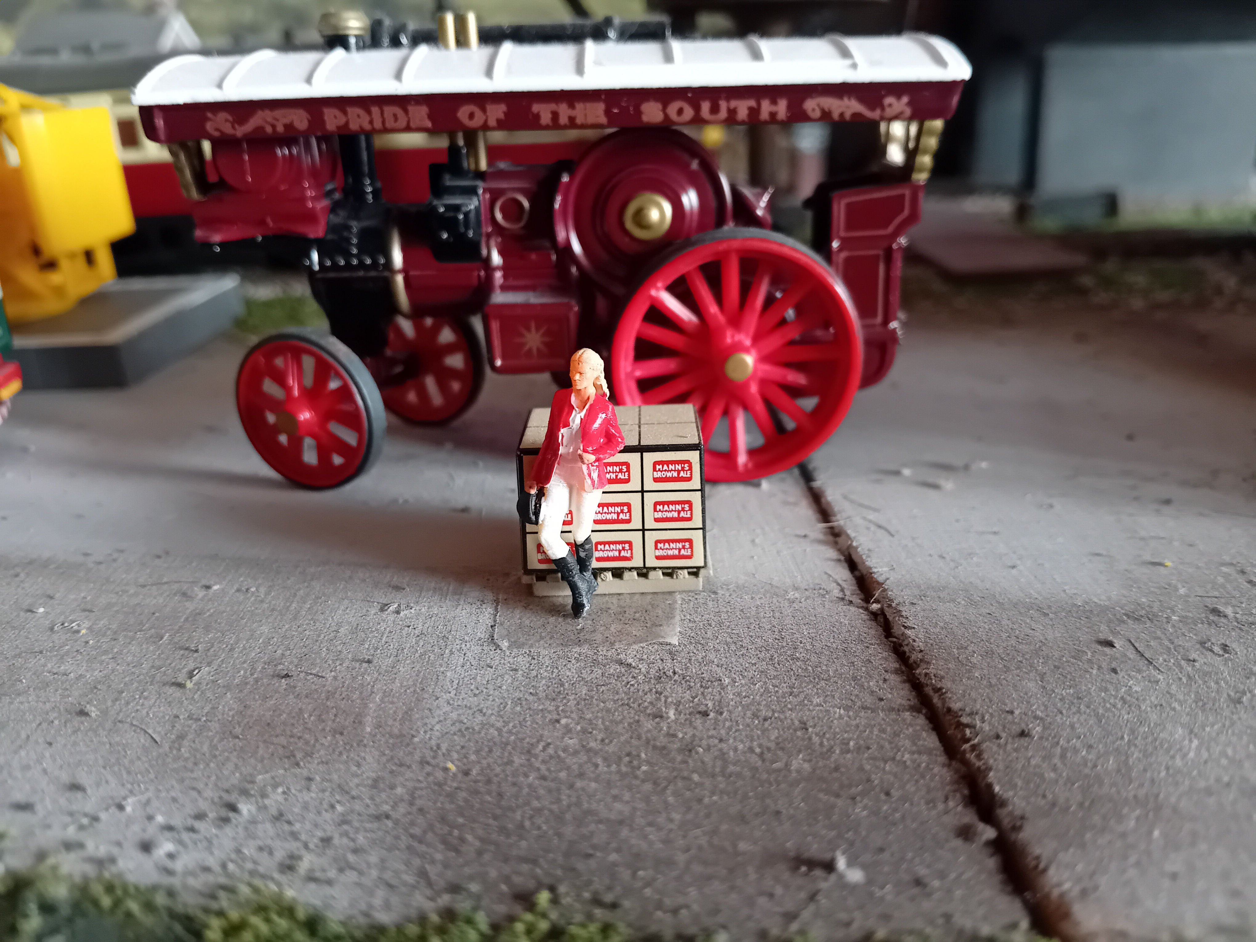 Fig: 00 gauge lady horse rider red jacket 