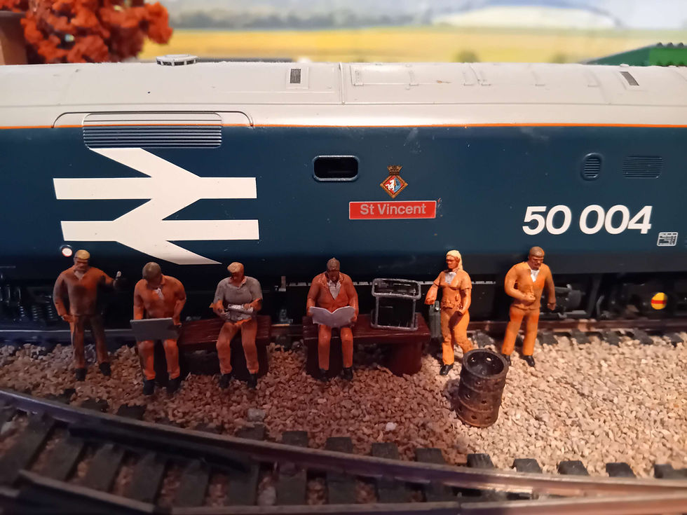 Thumbnail: OO Gauge Deluxe set: TMD set of 6 figures and accessories