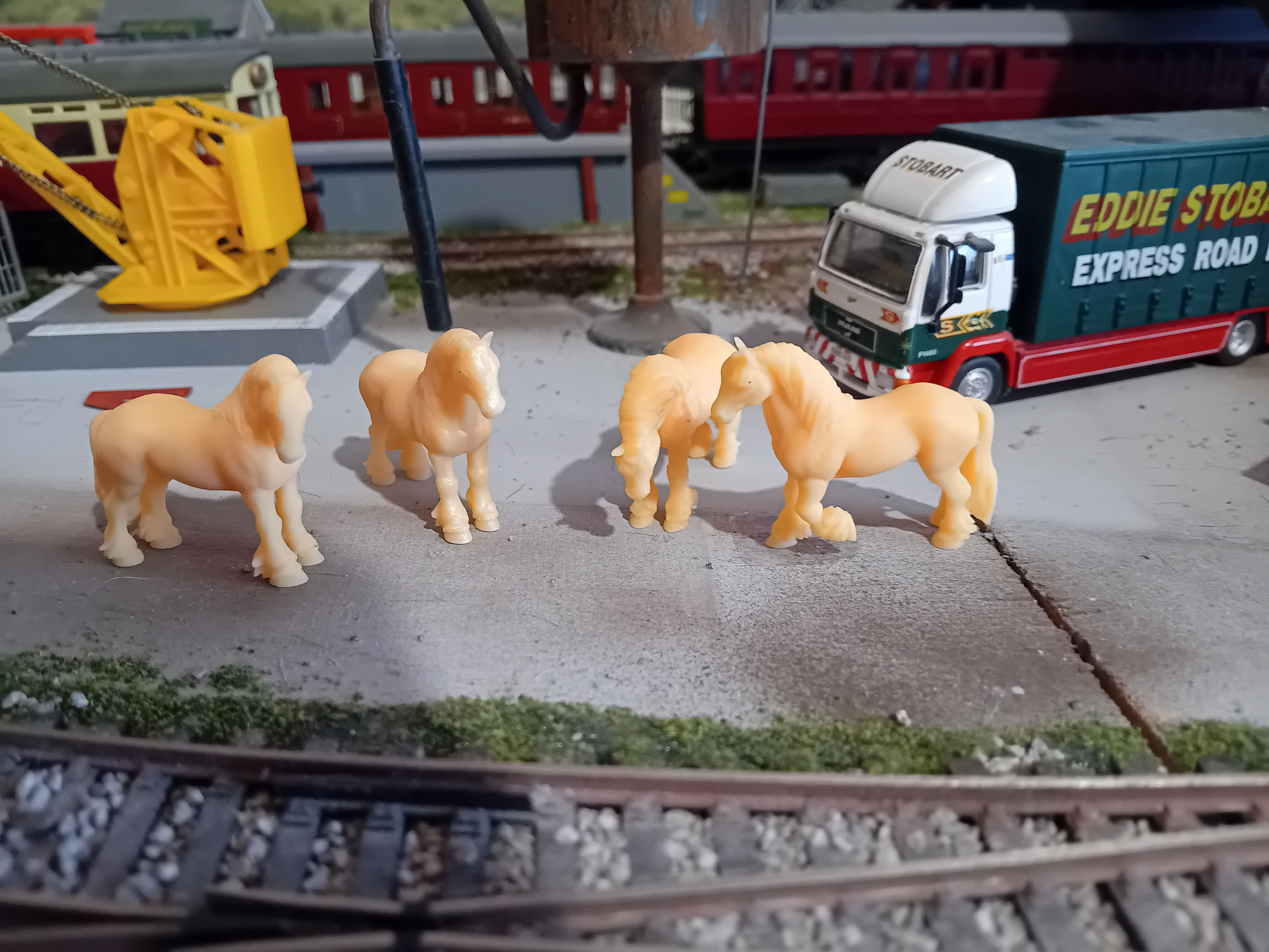 00 Gauge Bare Resin Set of 4 Shire Horses 