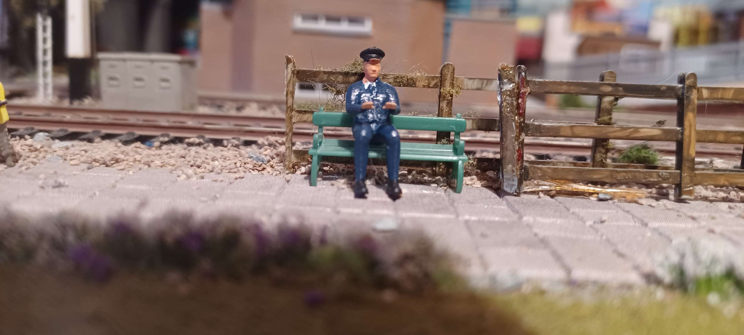 Fig OO49:  New Release OO Gauge, sitting early diesel drivers mate with hands up