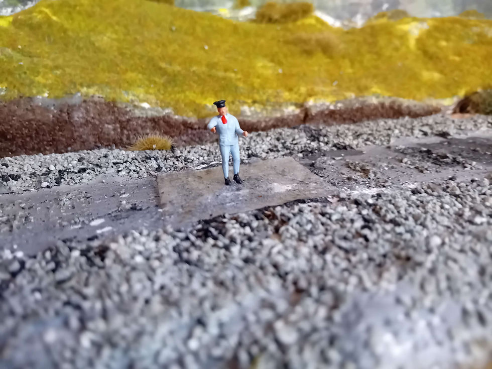 Thumbnail: Fig:0018: OO  Gauge 3D Steam loco driver standing with Right hand on regulator