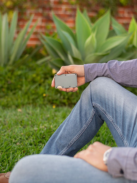 Billetera minimalista de aluminio madera carbon forjado Guatemala