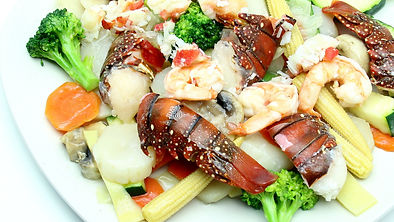 HAPPY FAMILY WITH SEAFOOD