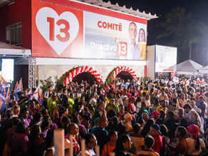 Multidão prestigia inauguração do comitê de Rosalvo e Naide