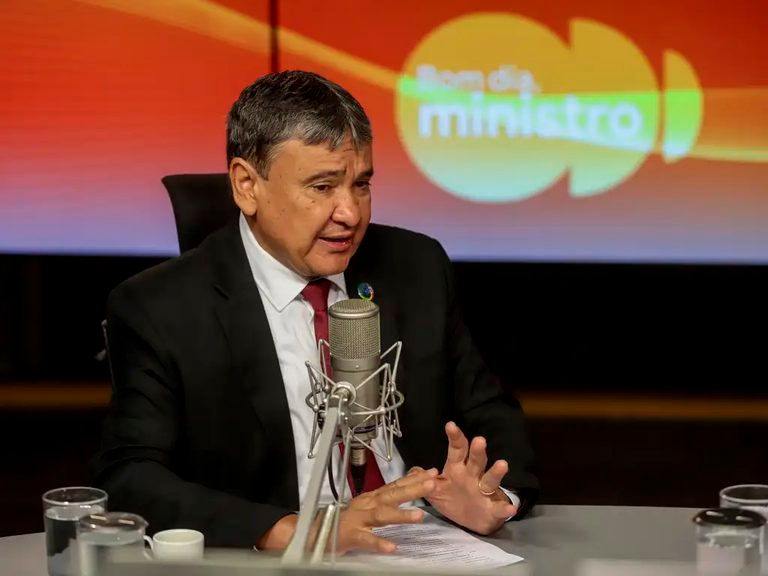 3,5 milhões de pessoas saíram da pobreza no Brasil este ano, diz ministro Wellington Dias