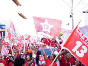 30 mil pessoas na rua: clima de mudança toma conta da histórica caminhada de Caetano