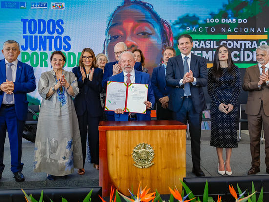 Lula assina medidas para ampliar proteção às mulheres e reforçar segurança digital no Brasil