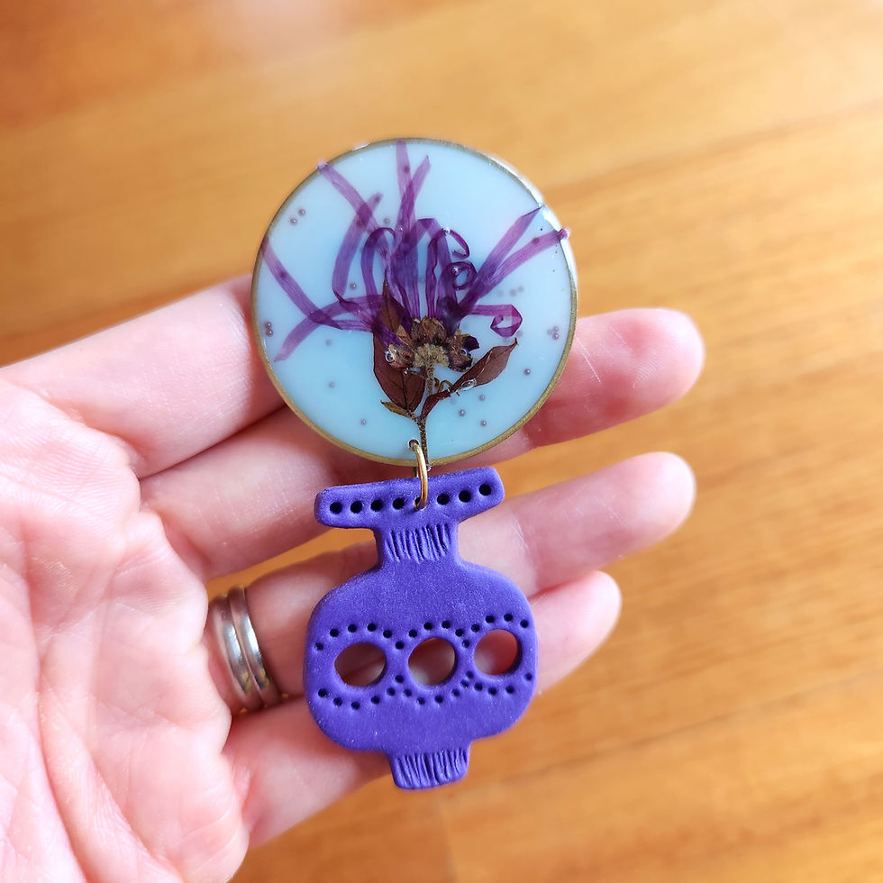 Thumbnail: Chinese fringe flower brooch 