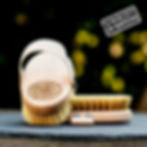 Bürste mit Lasergravur G´STRIEGELT & G´KAMPELT aus dem Shop Hundsammascho.de