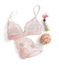 Illustration beauté-Sous-vêtement et rouge à lèvres - Camille Bellet Illustration