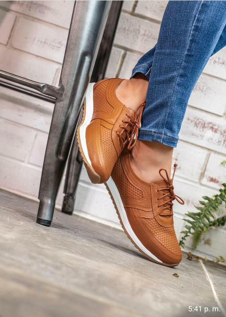 Miniatura: Zapato en cuero dama