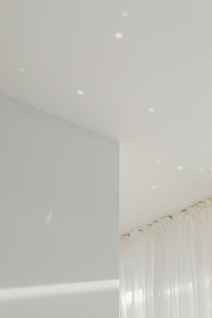kaboompics_white-backgrounds-light-reflections-minimalist-wallpapers-29375.jpg