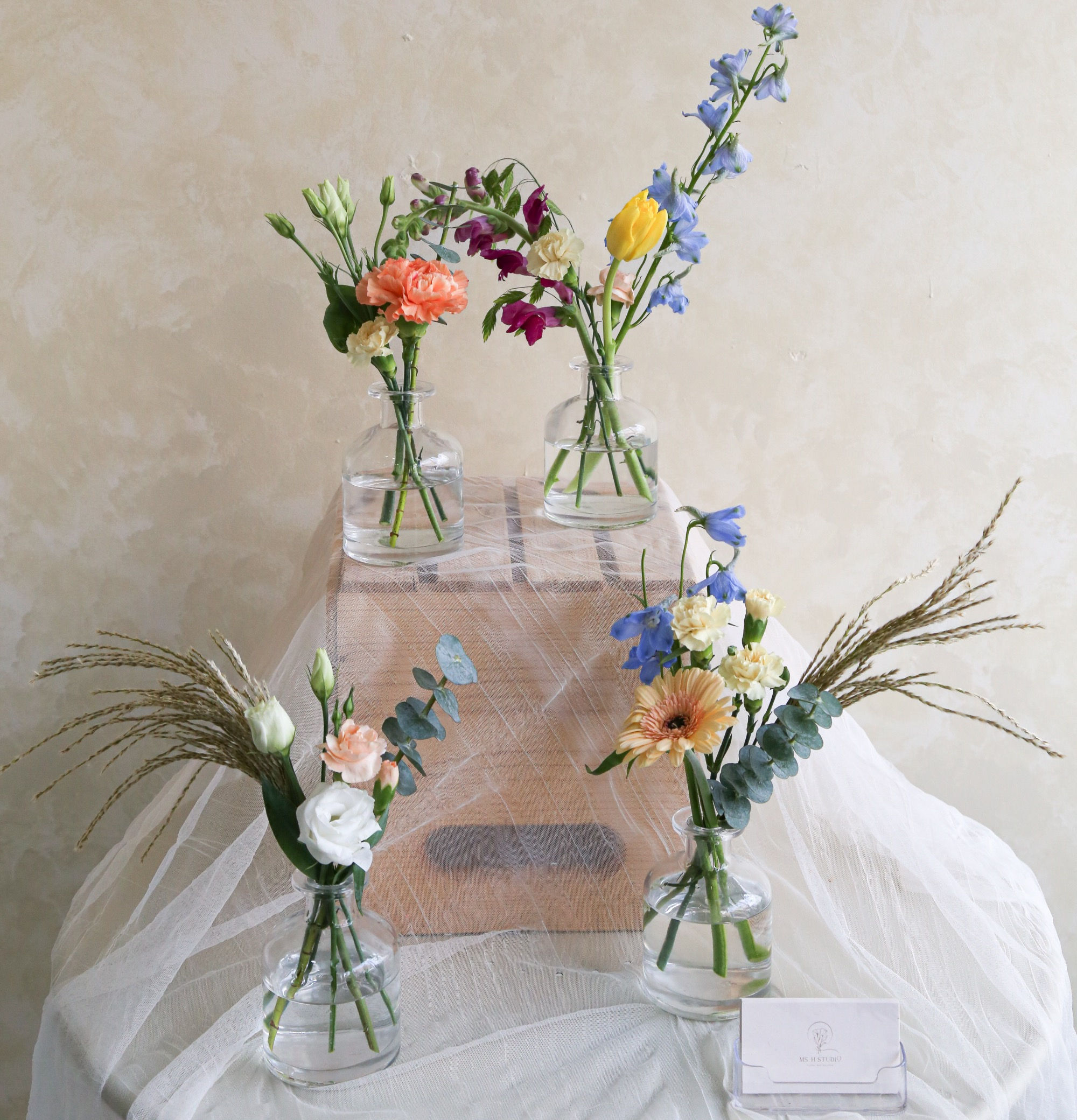 mini flower arrangment with vase