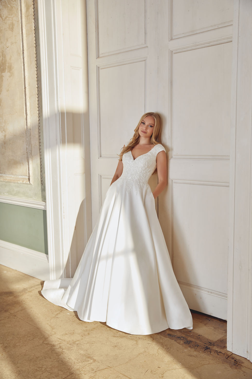 44547, Jade, UK22, ivory, £1140