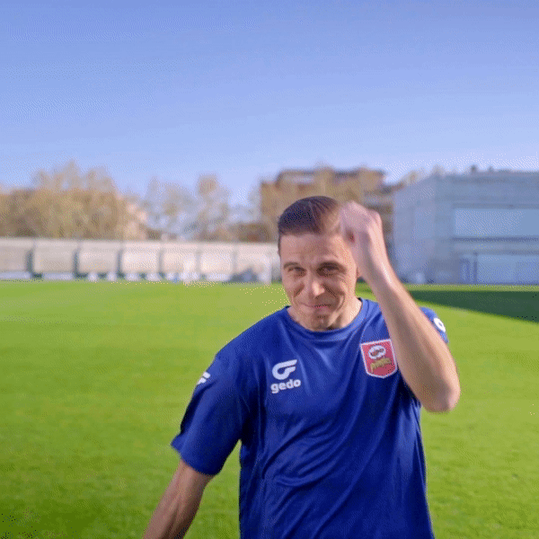 Gif of Joaquín celebrating a goal with a pringles can.