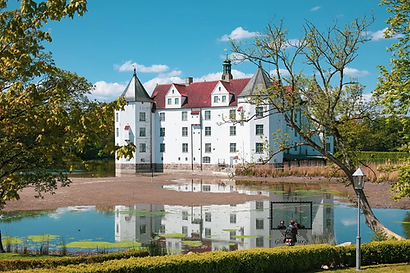 castle-4205492_960_720.webp