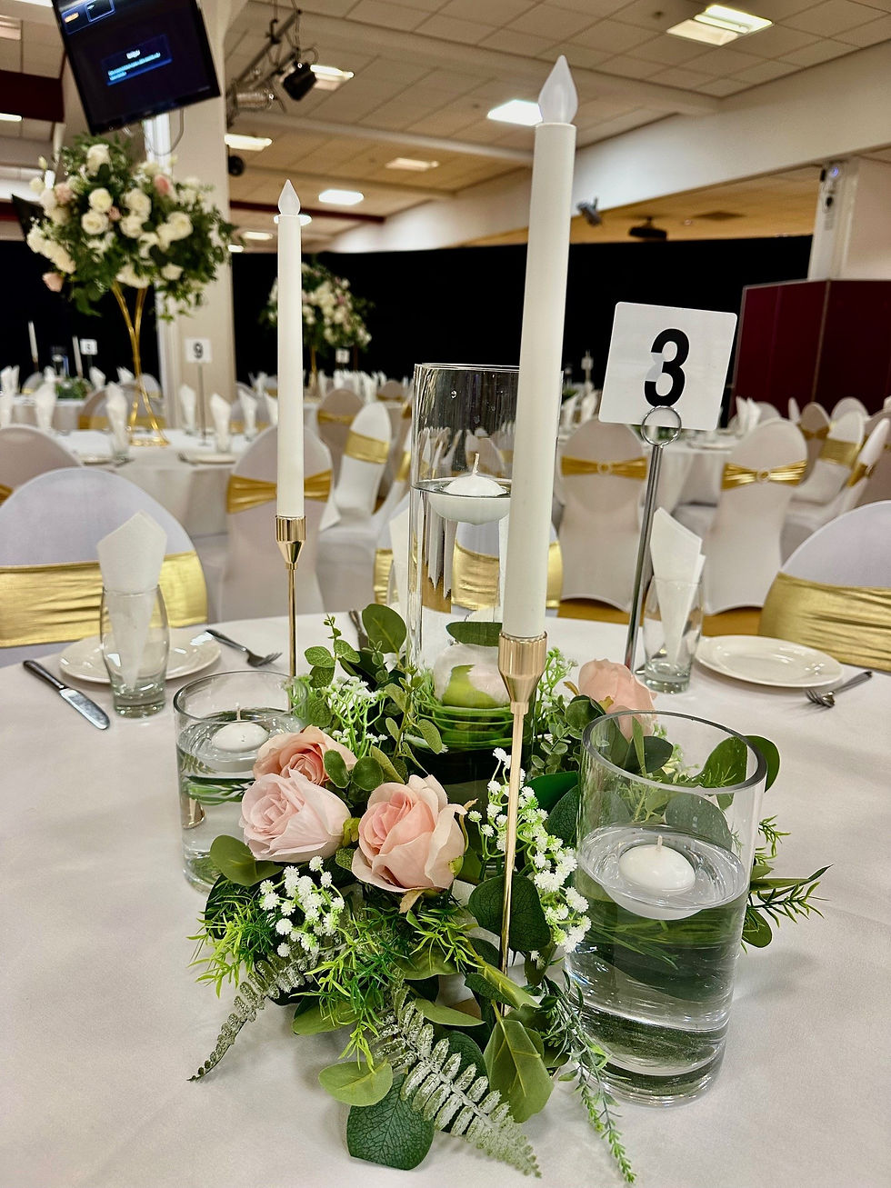 Blush decor centrepieces