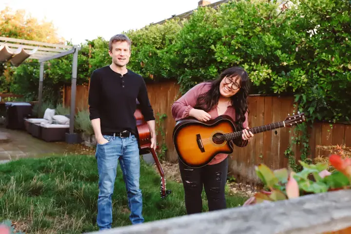 Erina McLaren, cantora/compositora de Tacoma, Washington, combina country e americanas em letras introspectivas. Após "Hurricane", ela e Kurt Lindsay lançam o single "Thunder in the Clouds".