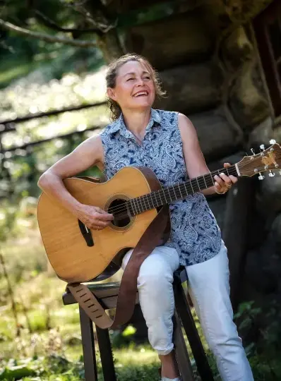 imagem de divulgação da cantora Brenda Janz