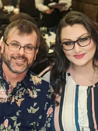 Toca Na Rádio Sorte Music: ClayRoses com a música I Am A Warrior