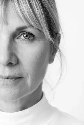 Sonia Heller, ex-Core22, lança carreira solo com o single "Mr. Snow" (20/02/2026), gravado nos Abbey Road Studios. A música íntima reflete sobre a impermanência com produção sutil.