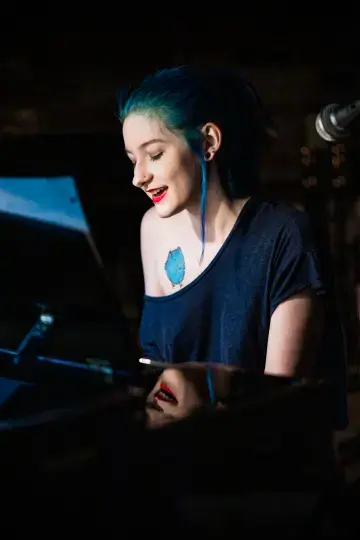 imagem de divulgação da cantora Catlea