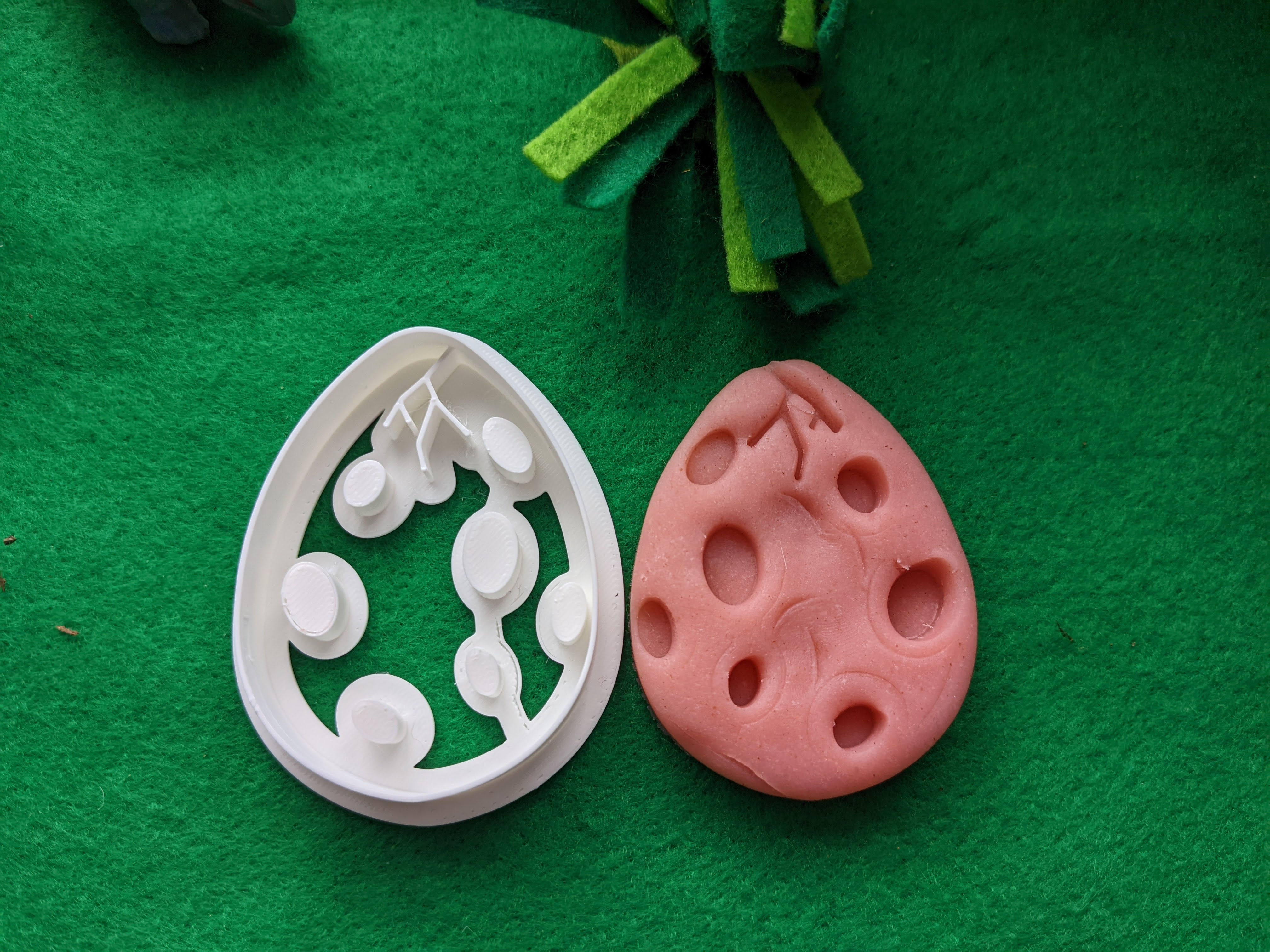 *Seconds* Dinosaur Egg Fossil Cutter