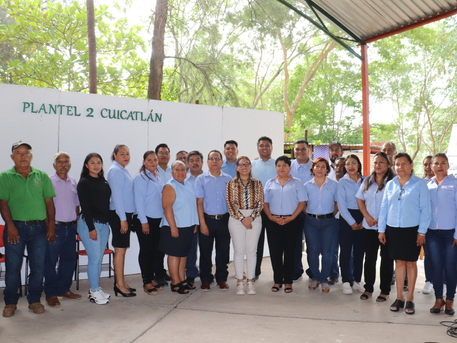 Equipa Cecyteo plantel educativo en Cuicatlán a favor de 256 bachilleres