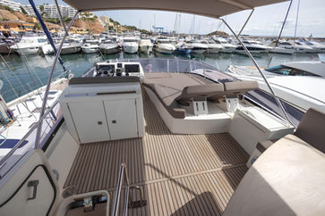 prestige-500-fly-yacht-for-charter-in-cannes-saint-tropez-monaco-SH-Prestige-Yachts