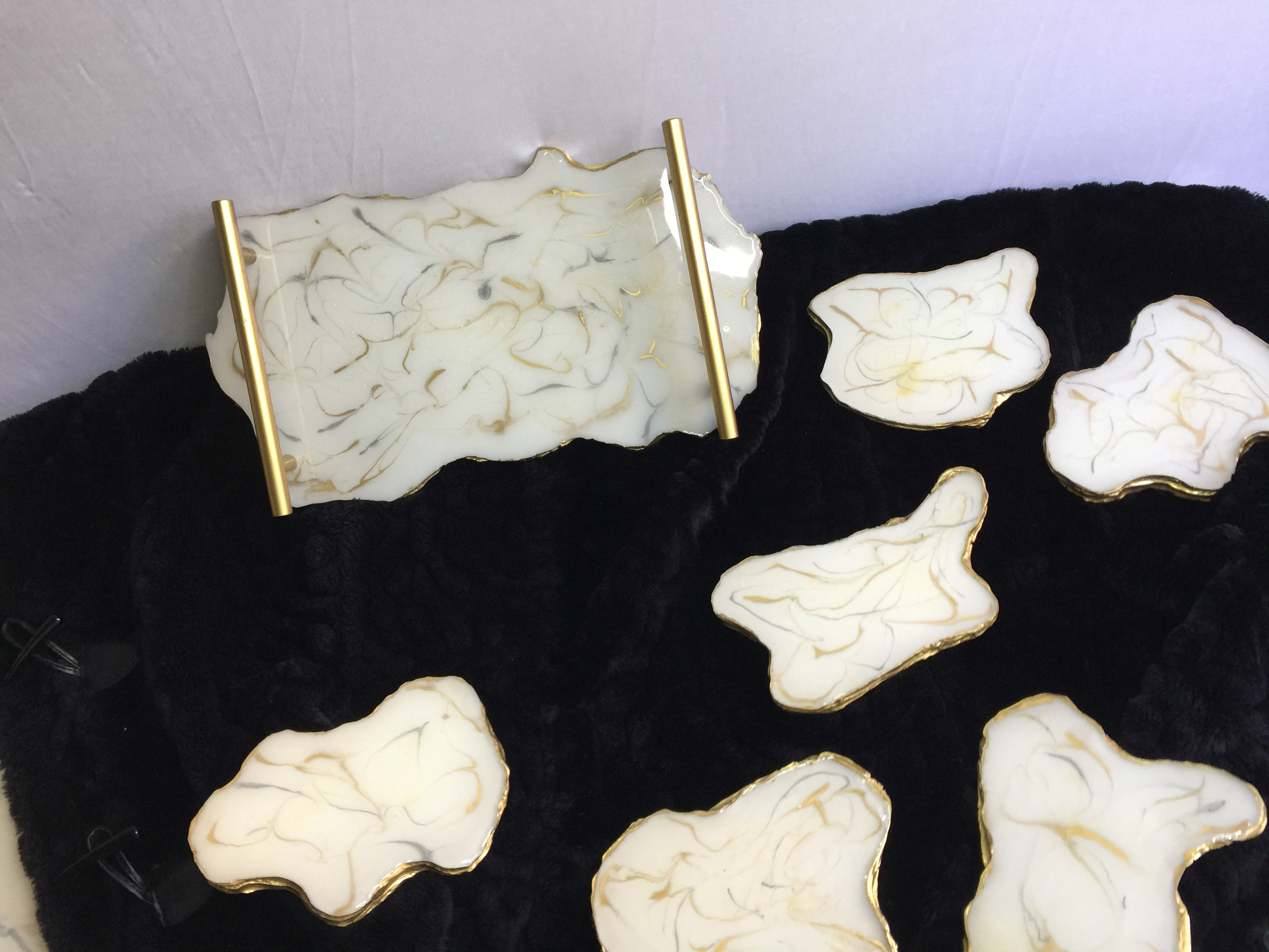 White and gold tray set
