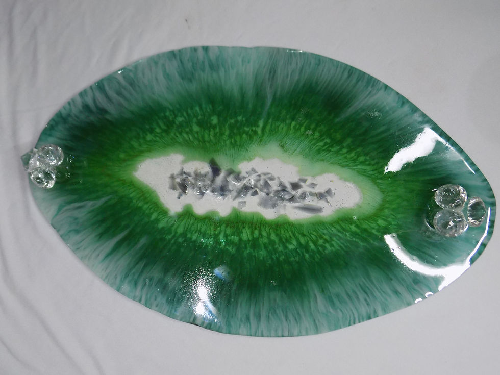 Thumbnail: Oval green tray 01