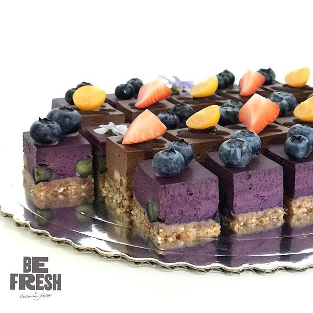 Miniatura: Čučoriedkovo-levanduľová torta