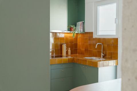 apartment renovation, kitchen, tiles, colour, wood