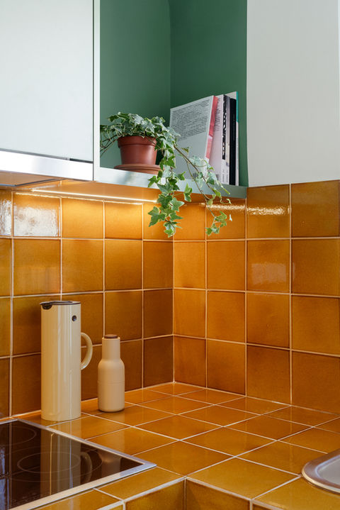 apartment renovation, kitchen, tiles, colour, wood