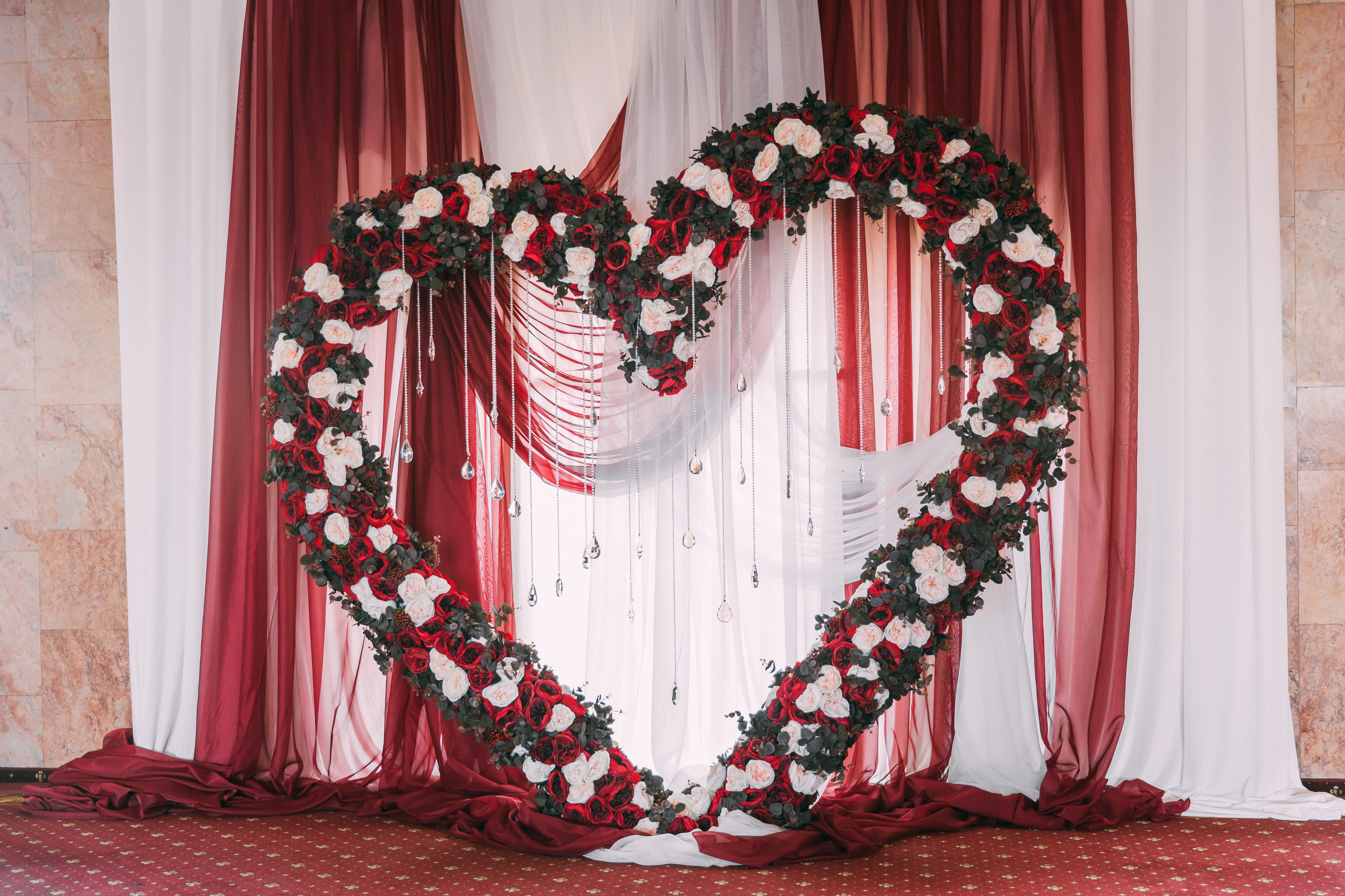 Арка в форме сердца Монтенегро