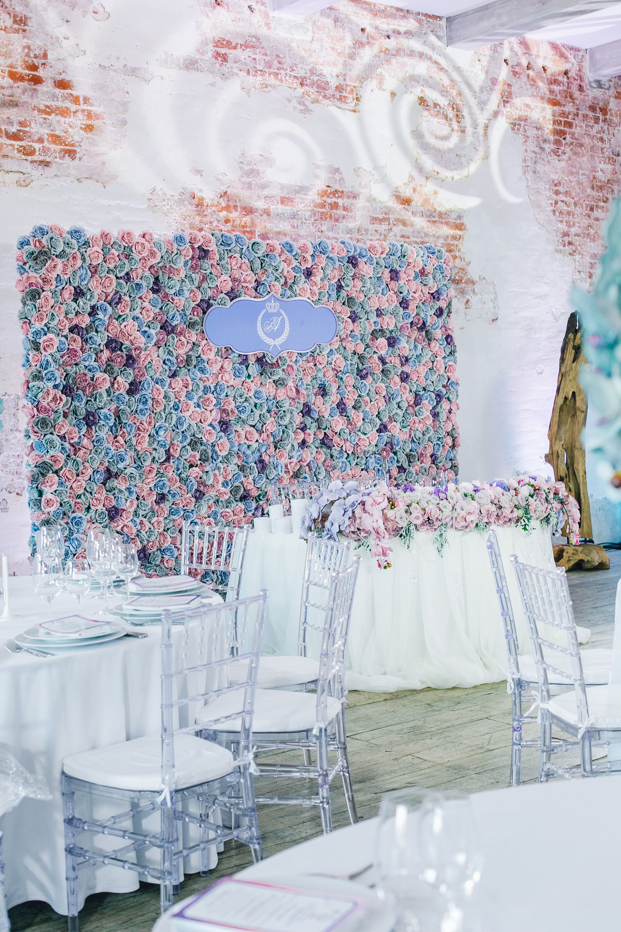 Стена из цветов Версаль