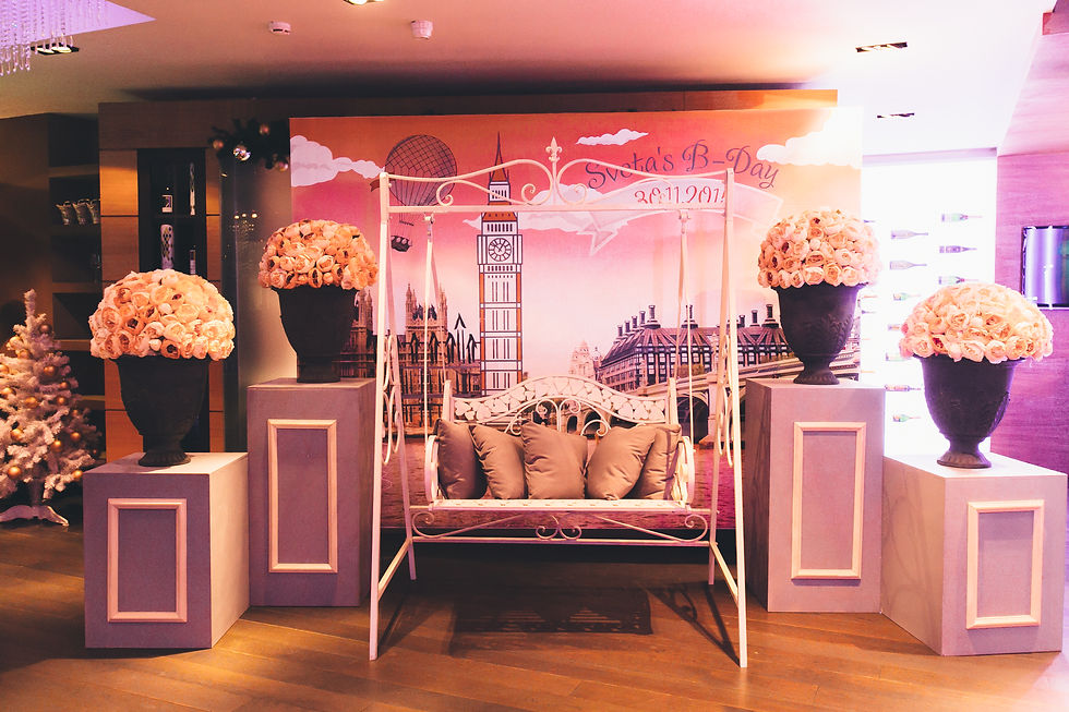 Миниатюра: Вазон с цветами и тумбой Сады Сальвадора