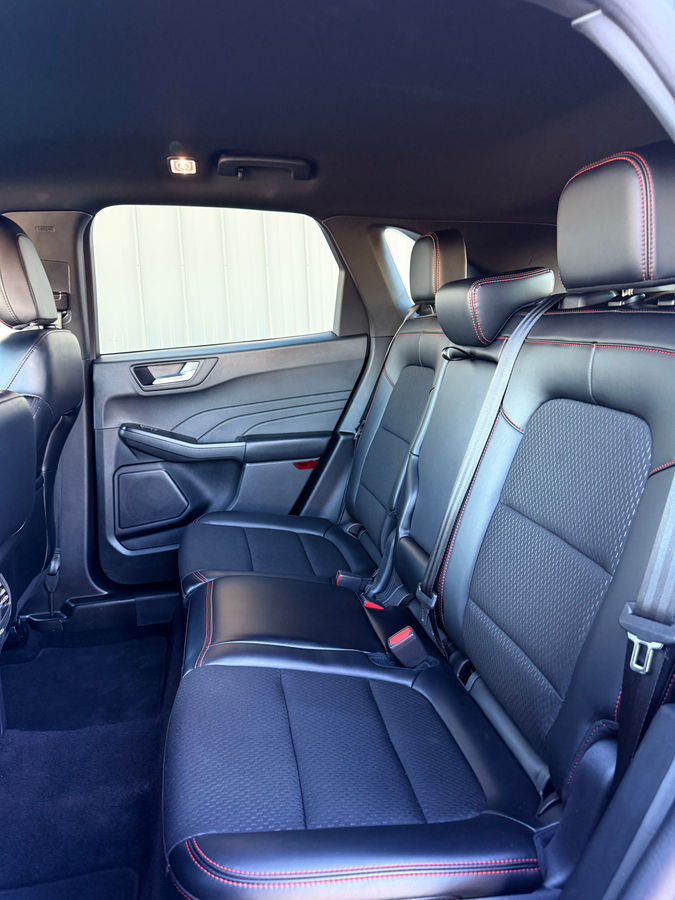 2025 Ford Escape ST-Line - Photo 14