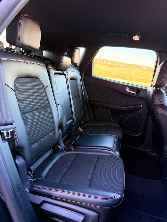 2025 Ford Escape ST-Line - Photo 16