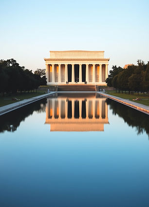 The Lincoln Memorial with the reflecting pool.jpg