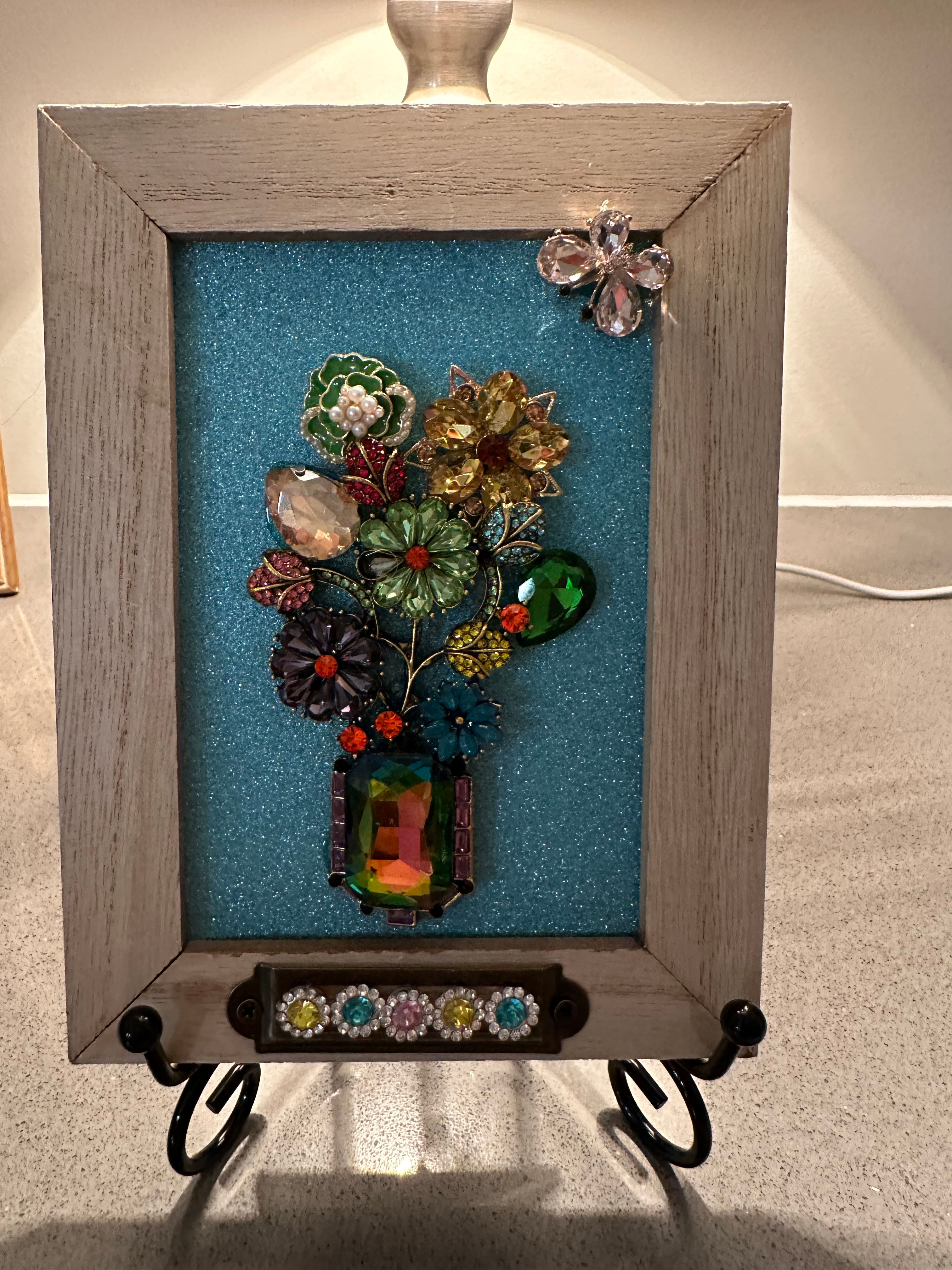 Wooden 4x6 frame with iridescent base bouquet